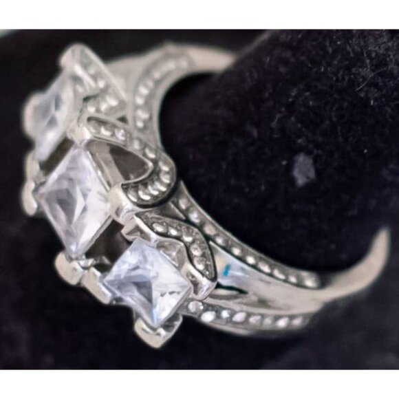 Size 8, Vintage Art Deco Three Stone Clear Gems Ring - U1 - Picture 2 of 3